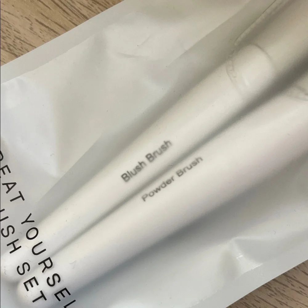 White Makeup Brush Set - Picture 2 of 3